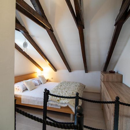 Studio Apartment Dona Trogir Bagian luar foto