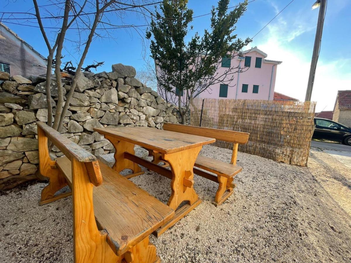 Studio Apartment Dona Trogir Bagian luar foto