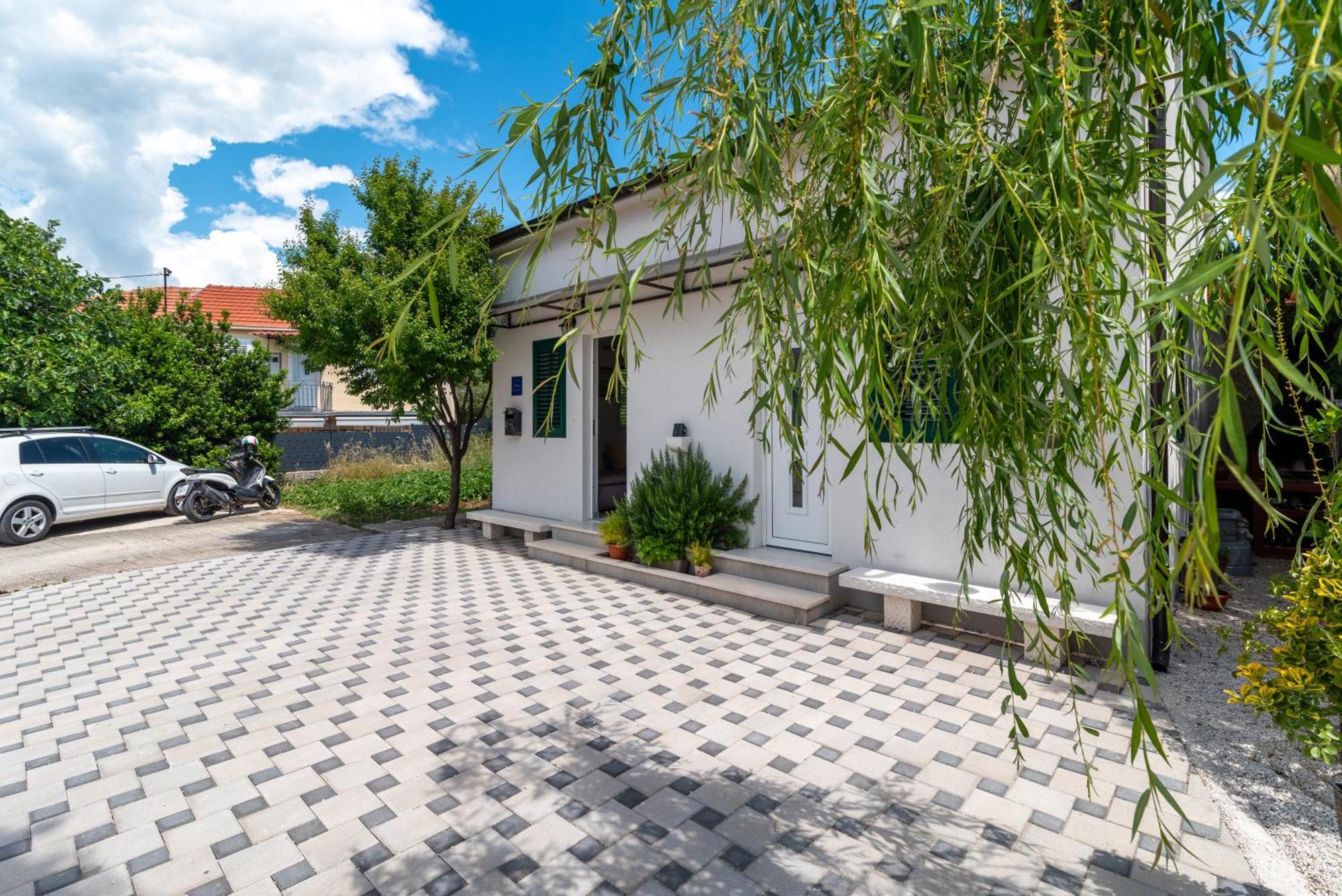 Studio Apartment Dona Trogir Bagian luar foto