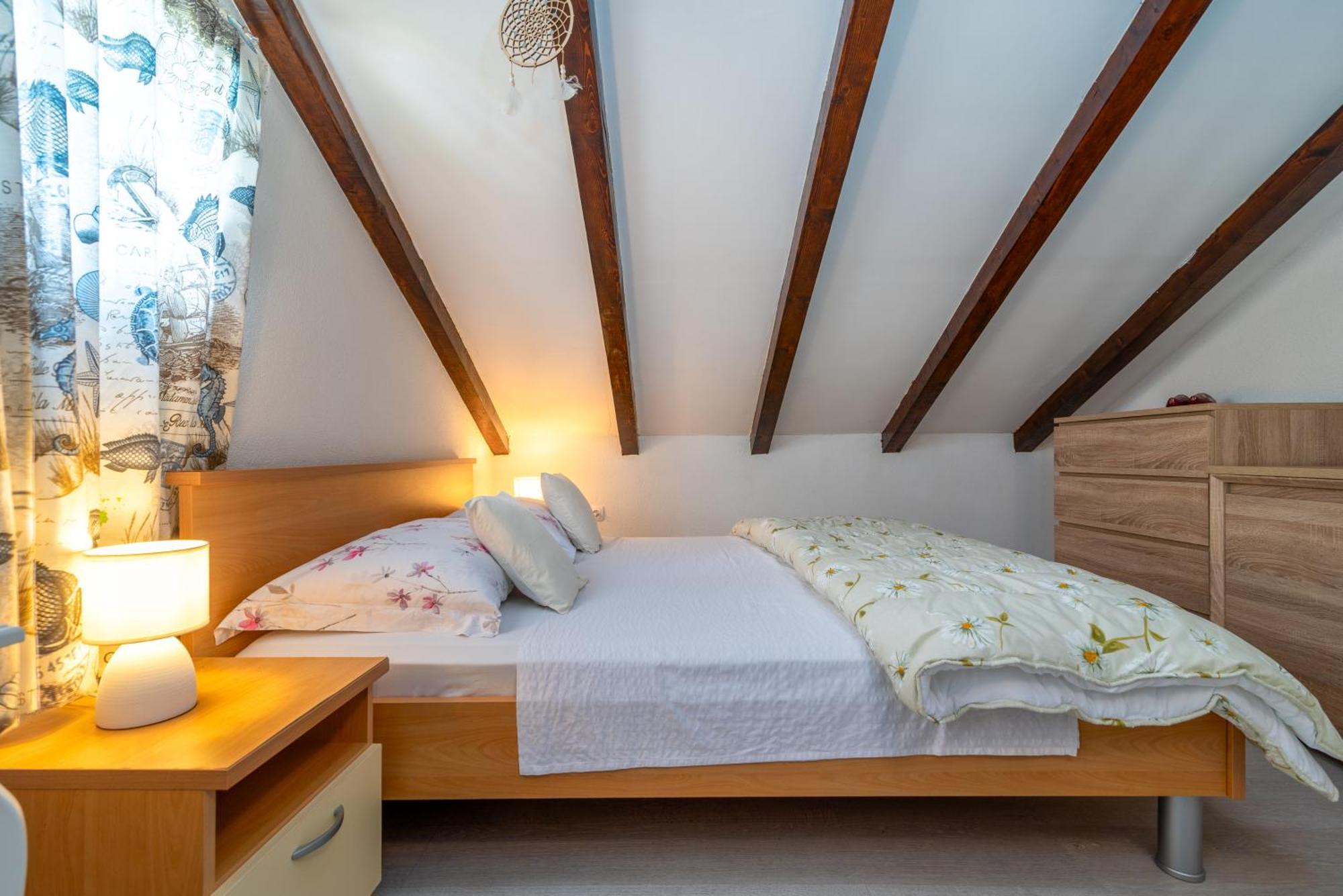 Studio Apartment Dona Trogir Bagian luar foto