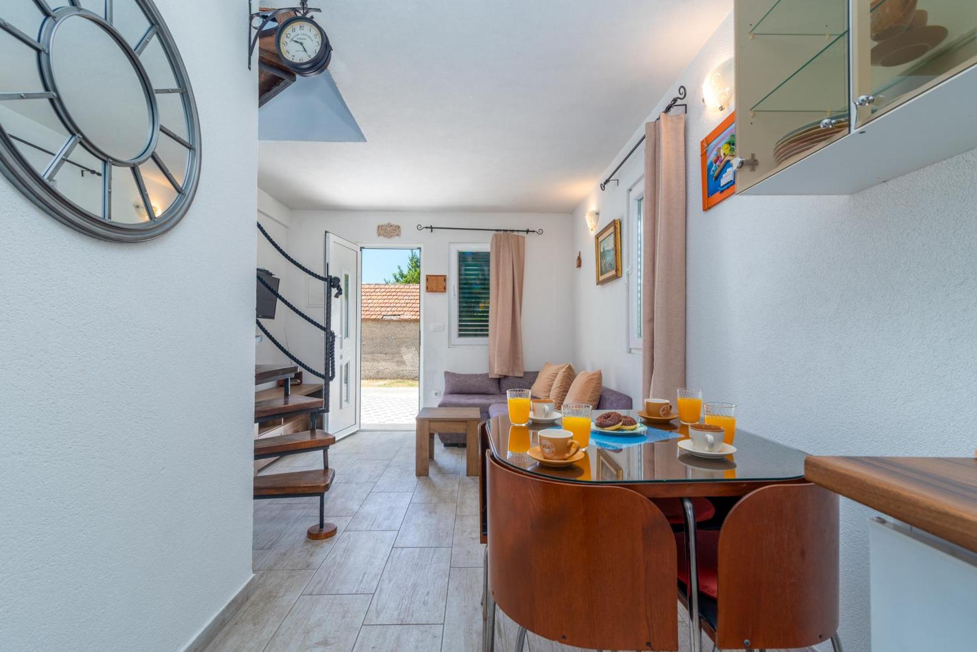 Studio Apartment Dona Trogir Bagian luar foto