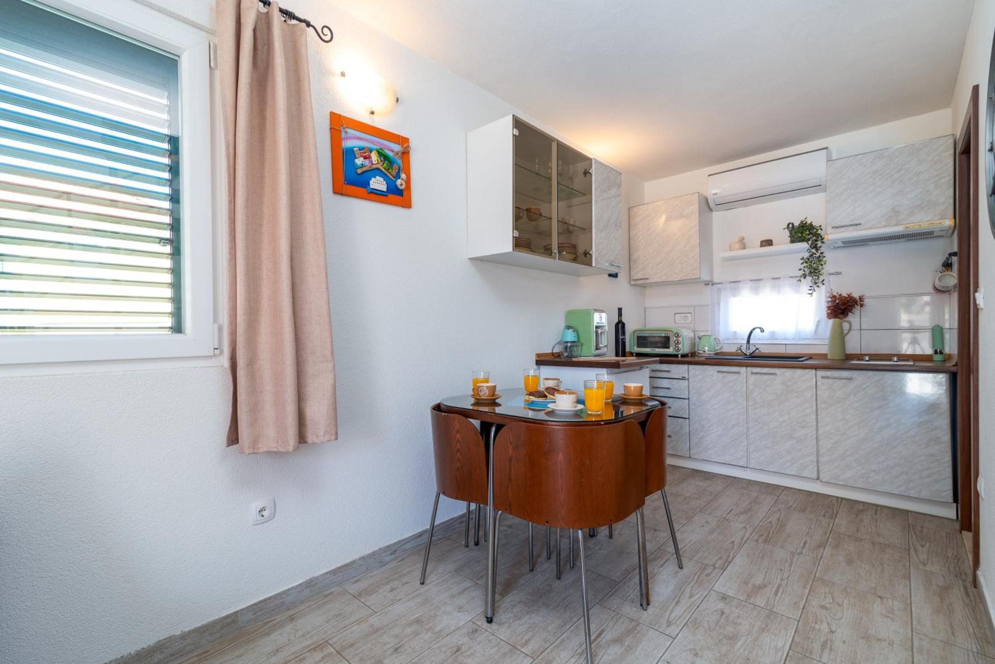 Studio Apartment Dona Trogir Bagian luar foto