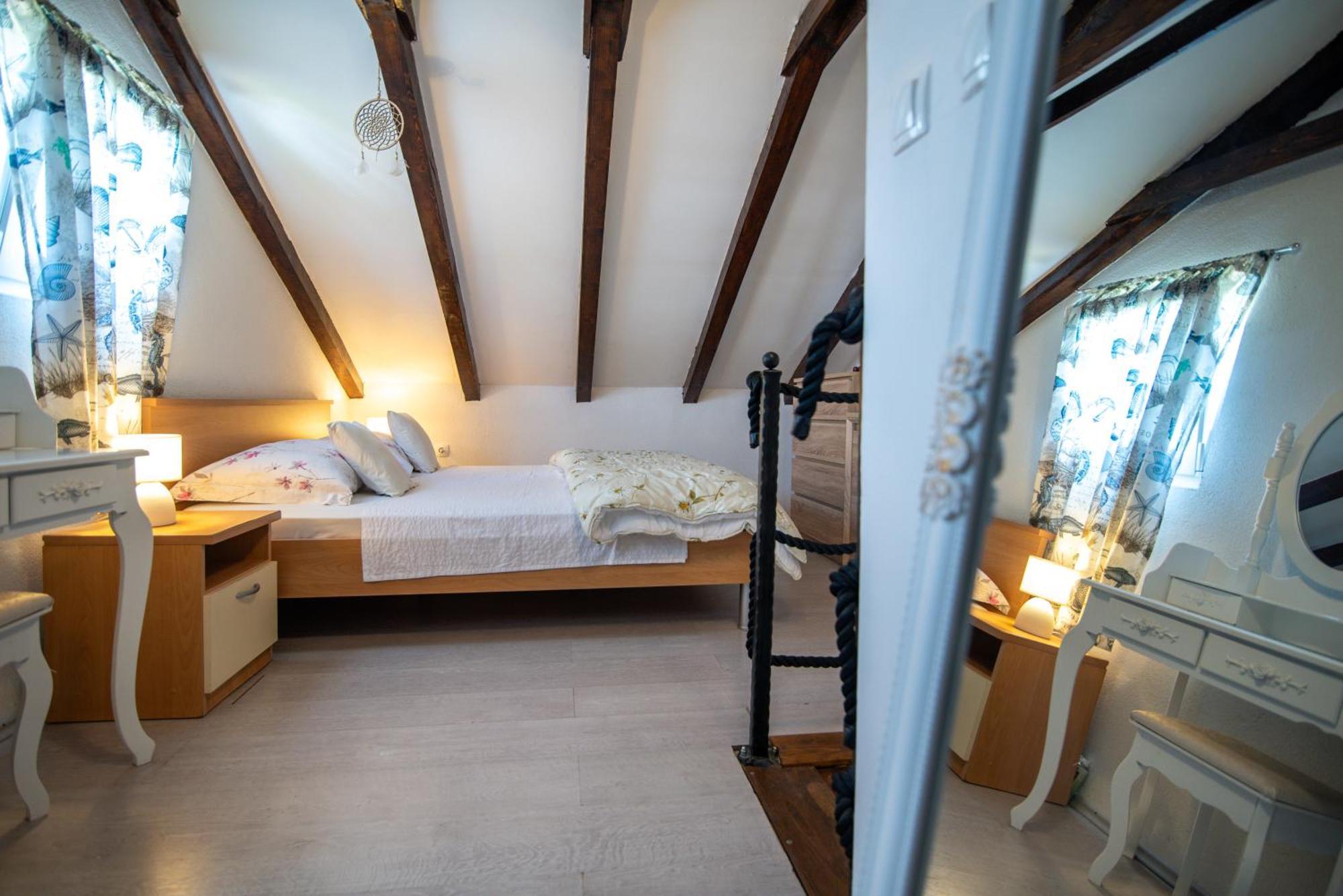 Studio Apartment Dona Trogir Bagian luar foto