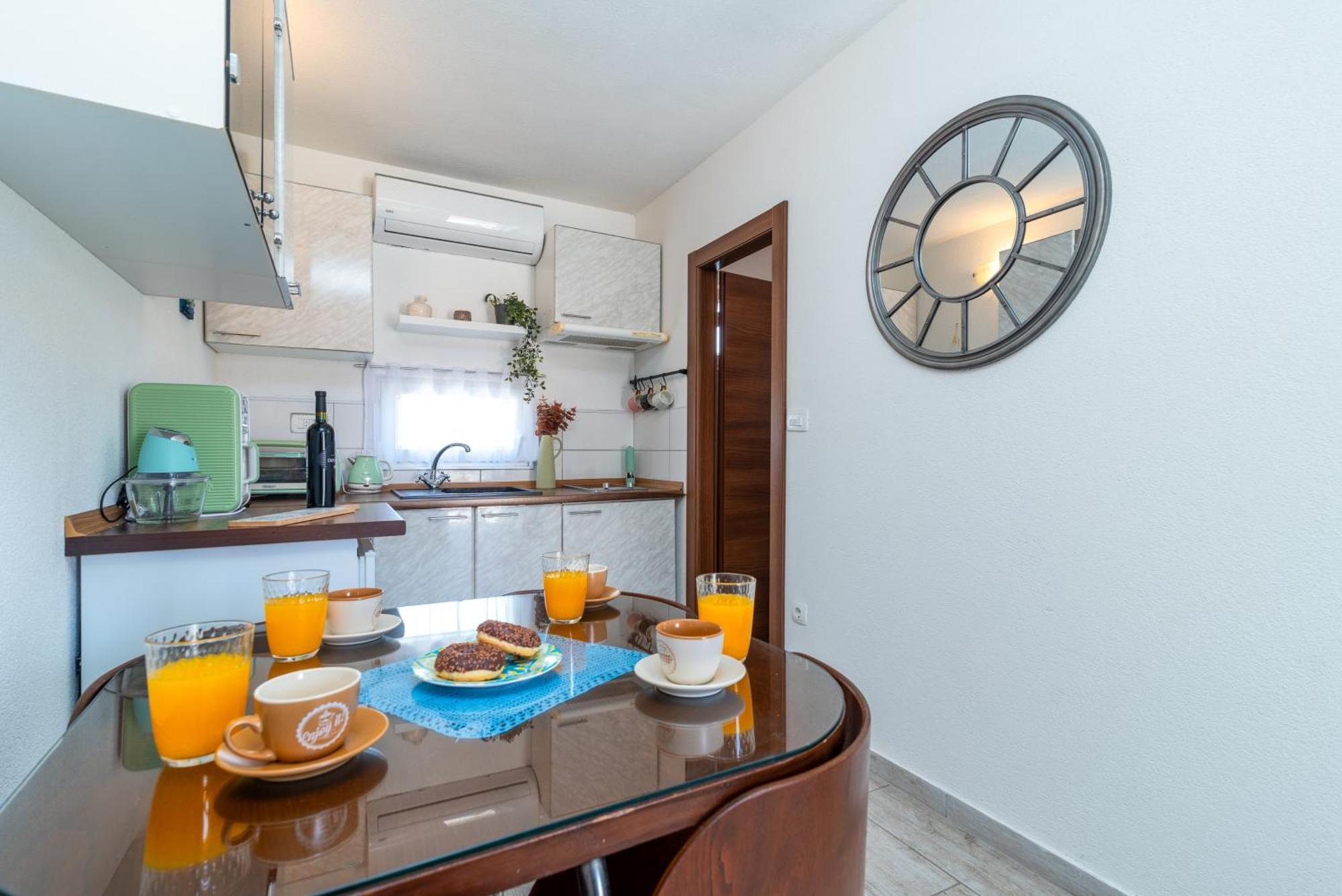 Studio Apartment Dona Trogir Bagian luar foto