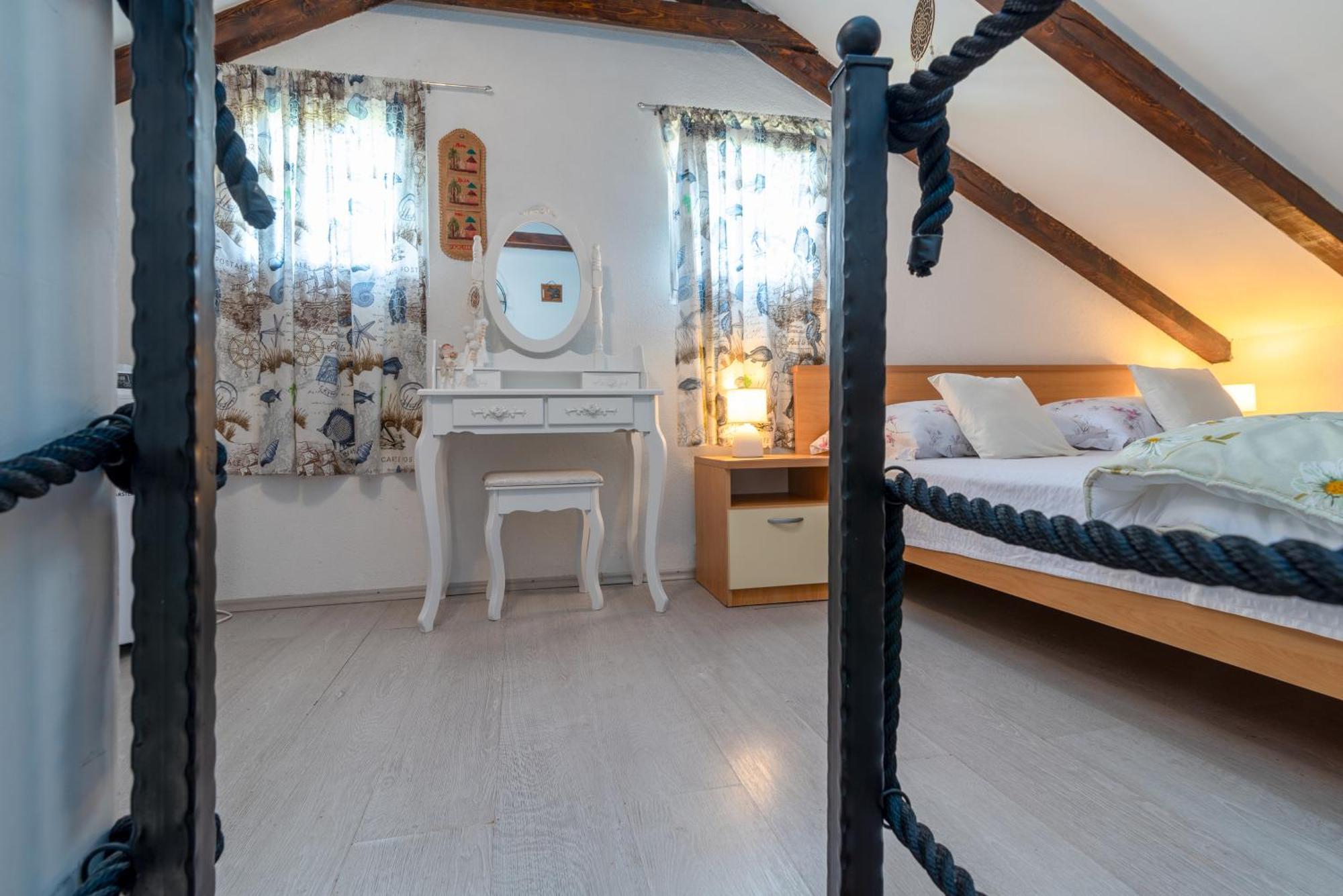 Studio Apartment Dona Trogir Bagian luar foto