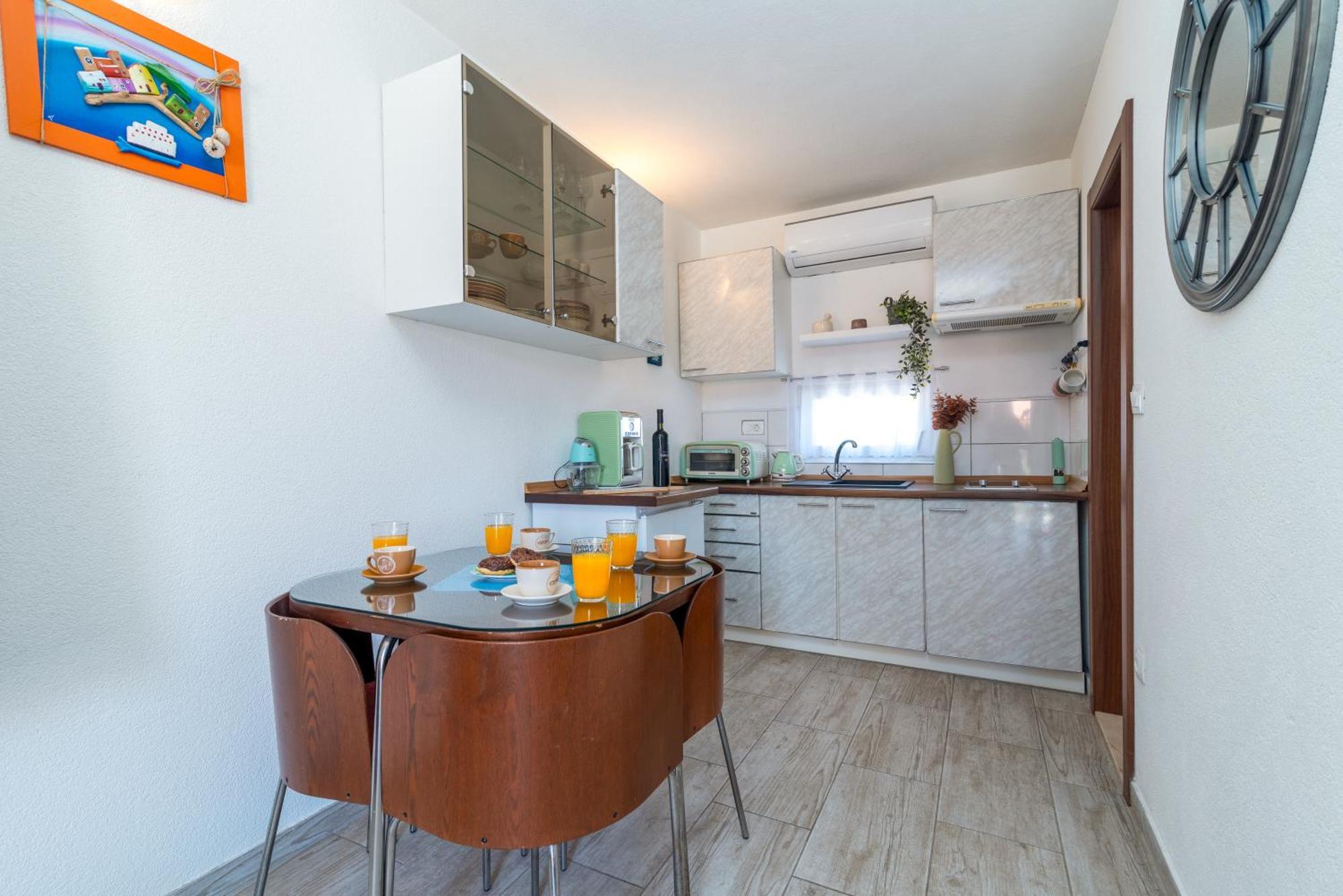 Studio Apartment Dona Trogir Bagian luar foto