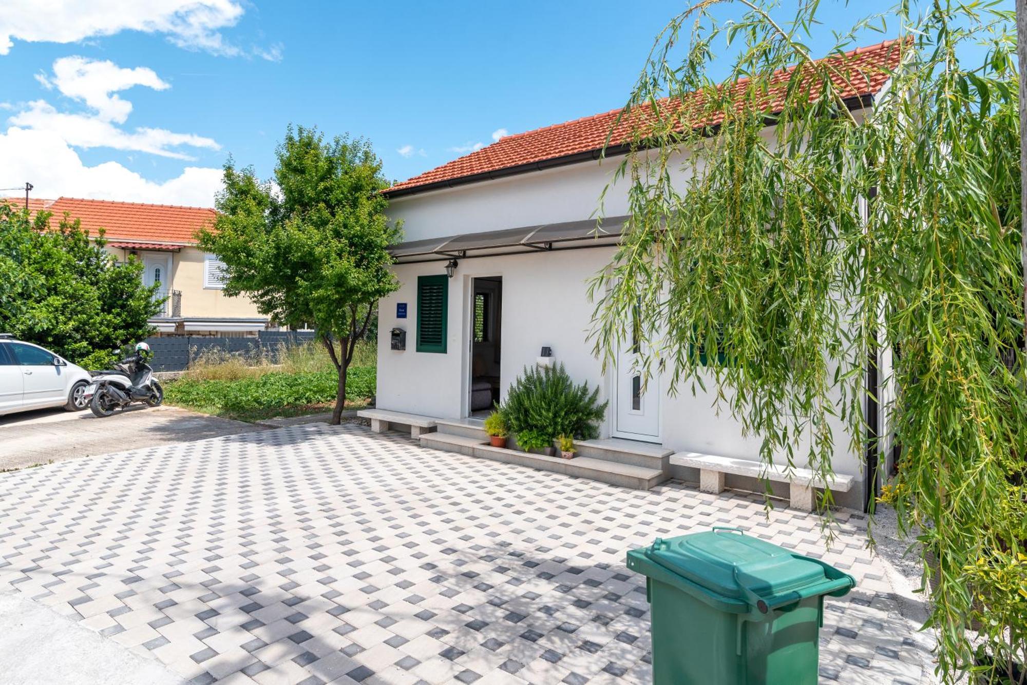 Studio Apartment Dona Trogir Bagian luar foto
