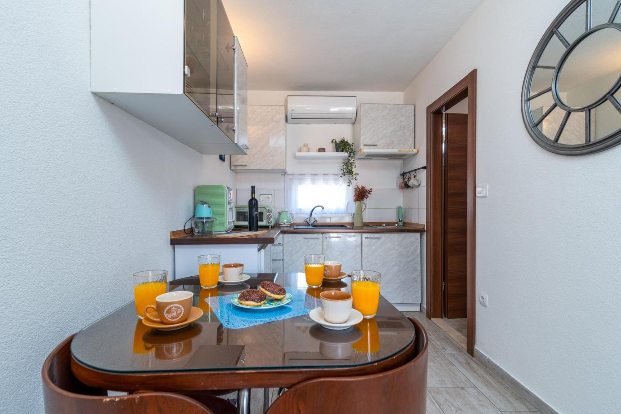 Studio Apartment Dona Trogir Bagian luar foto