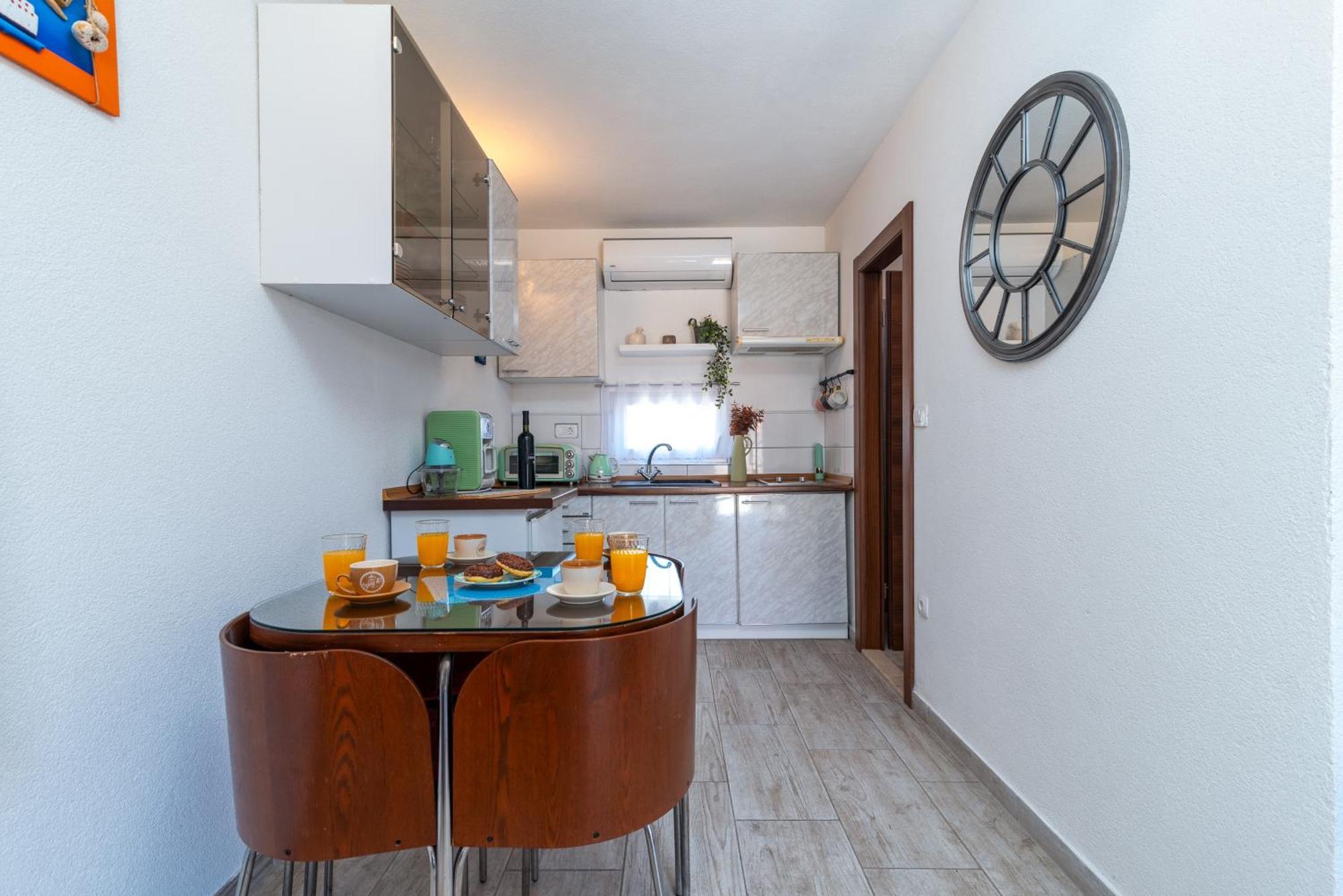 Studio Apartment Dona Trogir Bagian luar foto